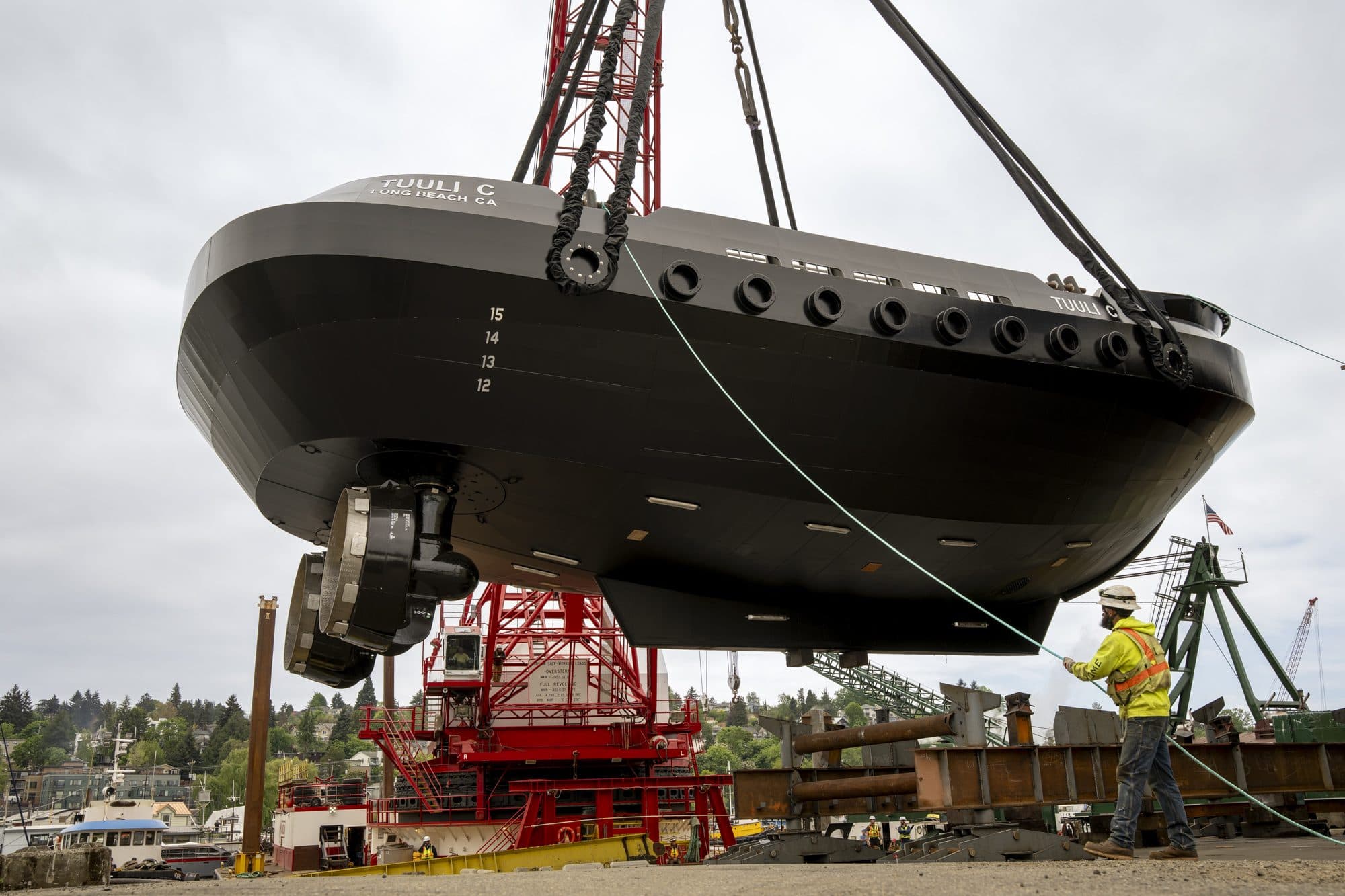 Preparing Tuuli C’s hull for splashing in Seattle, Washington.